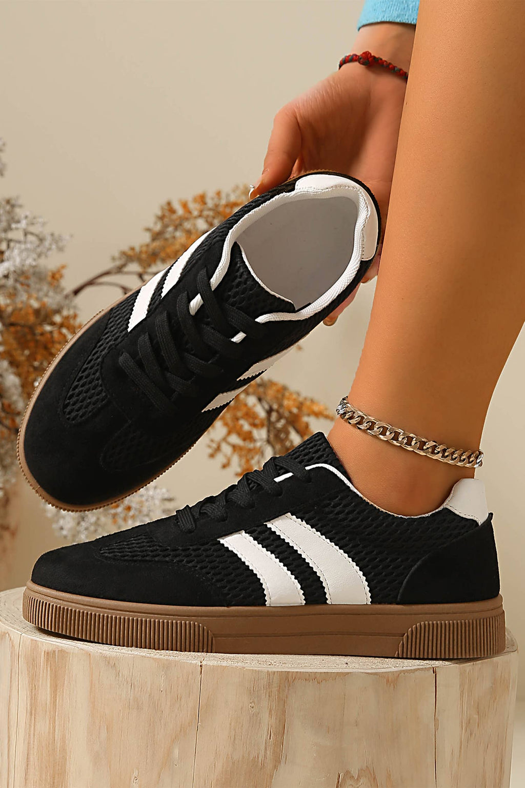 Breathable Mesh Patchwork Lace Up Flat Shoes